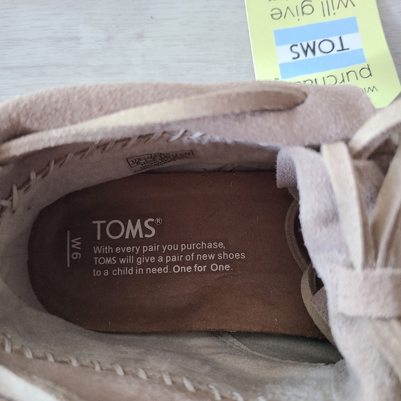 Toms Mukluks NEVER WORN - Picture 4 of 5